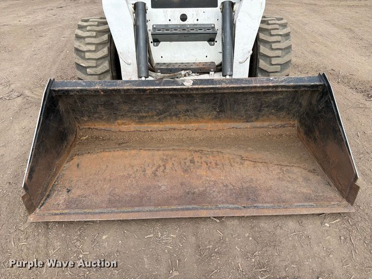 image for item FK3575 2005 Bobcat S220 skid steer loader