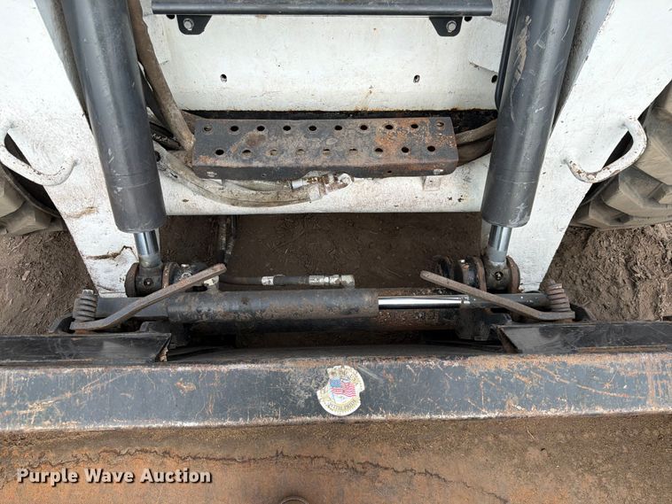 image for item FK3575 2005 Bobcat S220 skid steer loader