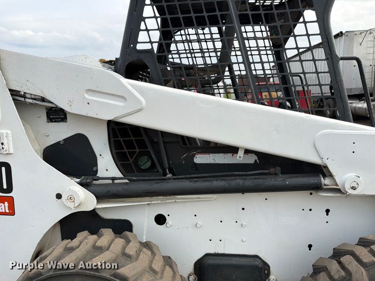 image for item FK3575 2005 Bobcat S220 skid steer loader