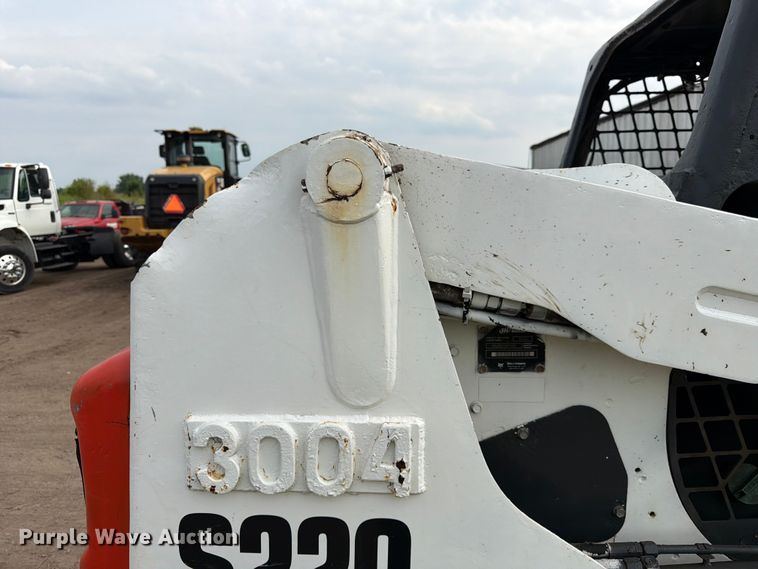 image for item FK3575 2005 Bobcat S220 skid steer loader