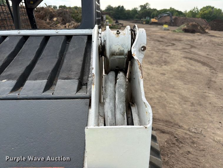 image for item FK3575 2005 Bobcat S220 skid steer loader