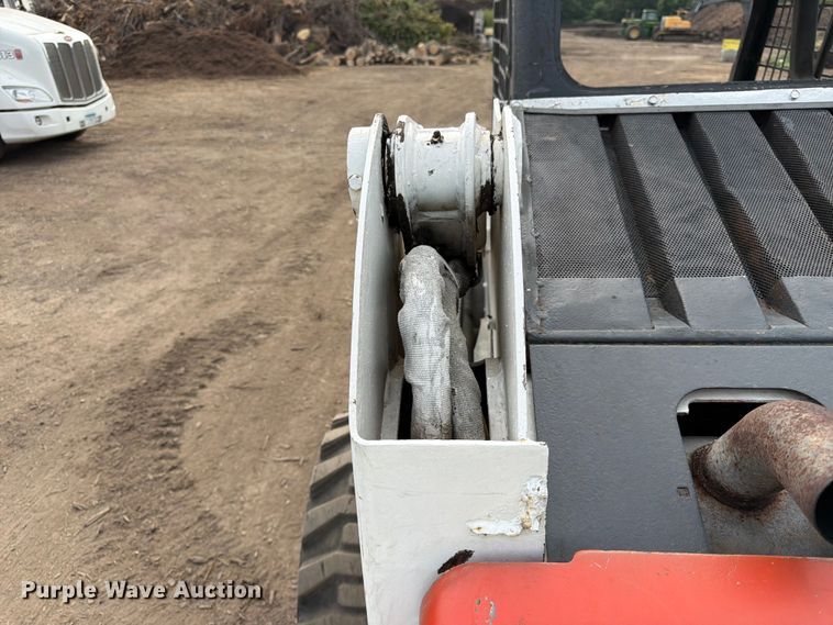 image for item FK3575 2005 Bobcat S220 skid steer loader