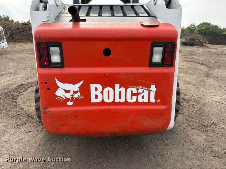 image for item FK3575 2005 Bobcat S220 skid steer loader