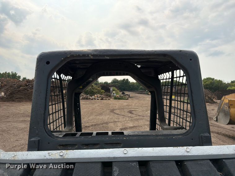 image for item FK3575 2005 Bobcat S220 skid steer loader
