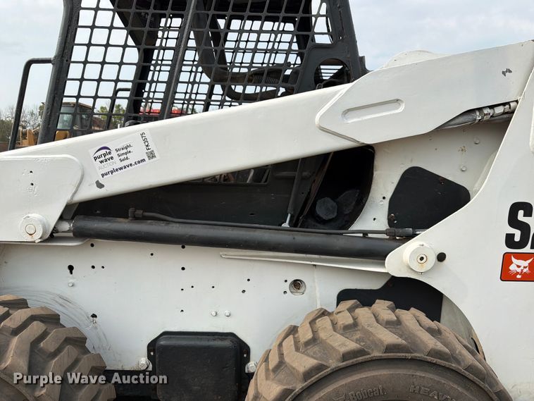 image for item FK3575 2005 Bobcat S220 skid steer loader