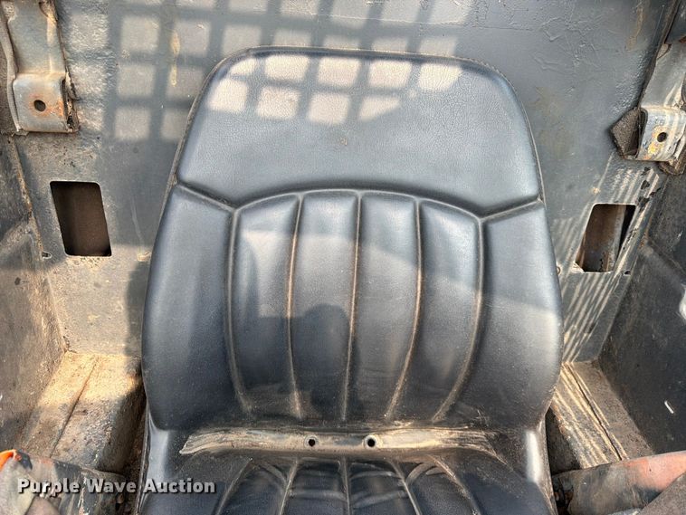 image for item FK3575 2005 Bobcat S220 skid steer loader