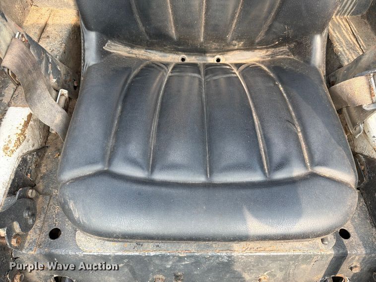 image for item FK3575 2005 Bobcat S220 skid steer loader