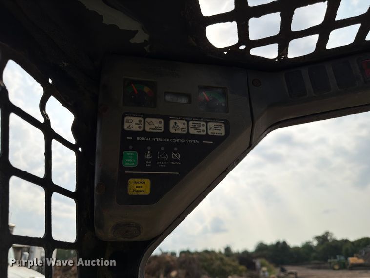 image for item FK3575 2005 Bobcat S220 skid steer loader