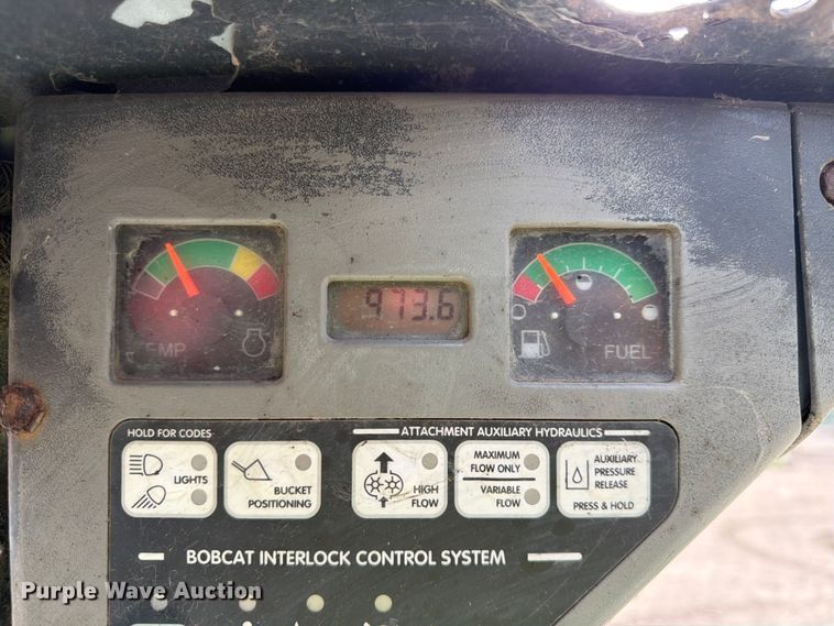 image for item FK3575 2005 Bobcat S220 skid steer loader