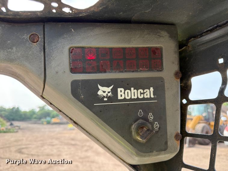 image for item FK3575 2005 Bobcat S220 skid steer loader