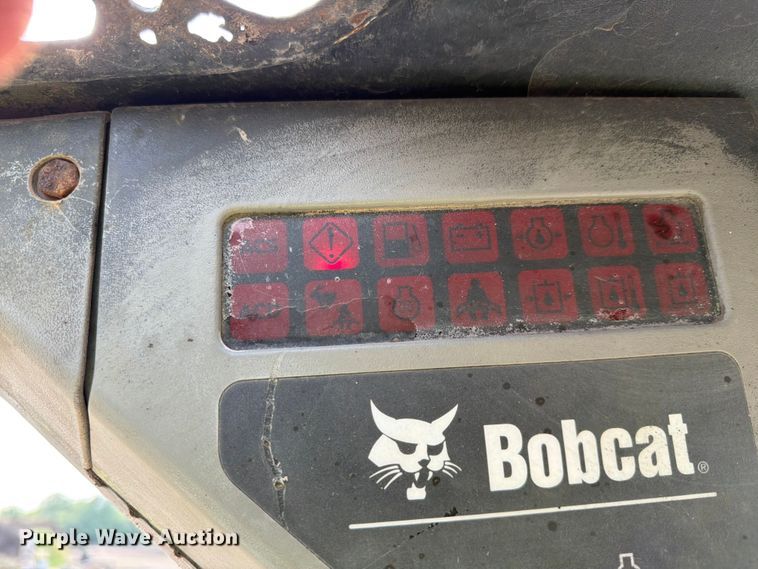image for item FK3575 2005 Bobcat S220 skid steer loader