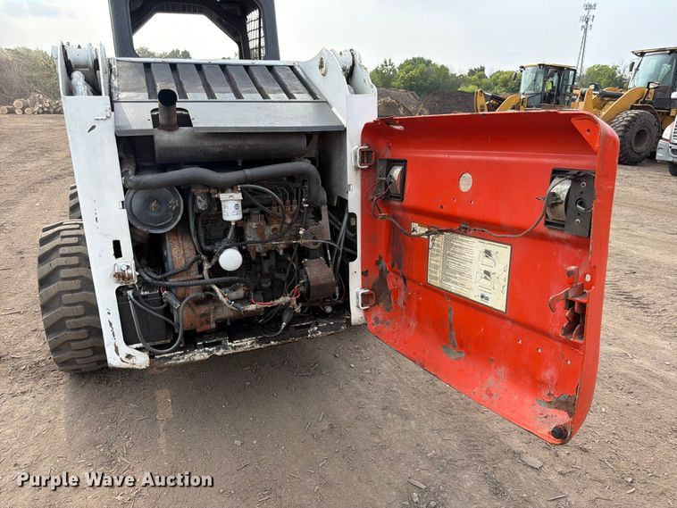 image for item FK3575 2005 Bobcat S220 skid steer loader