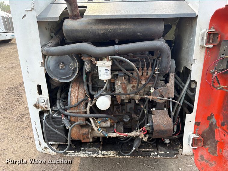 image for item FK3575 2005 Bobcat S220 skid steer loader