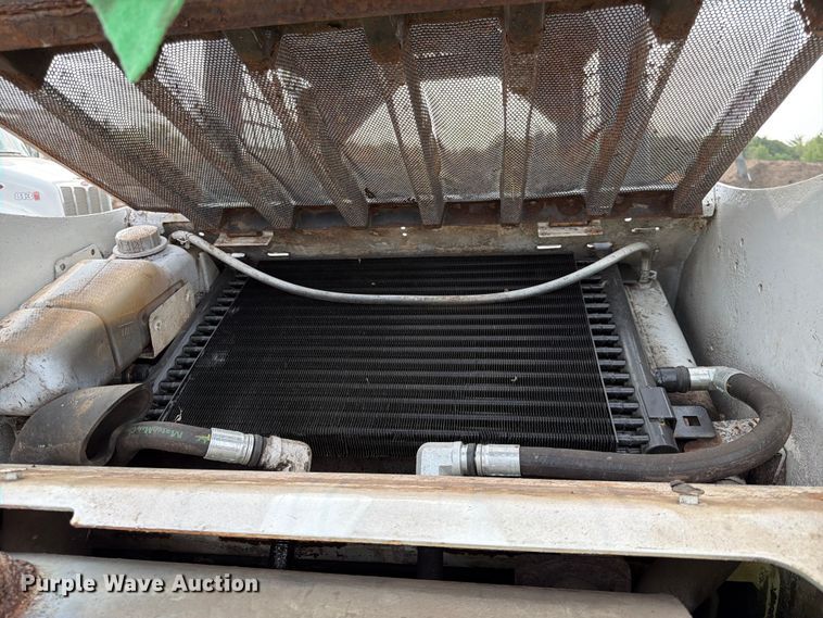 image for item FK3575 2005 Bobcat S220 skid steer loader