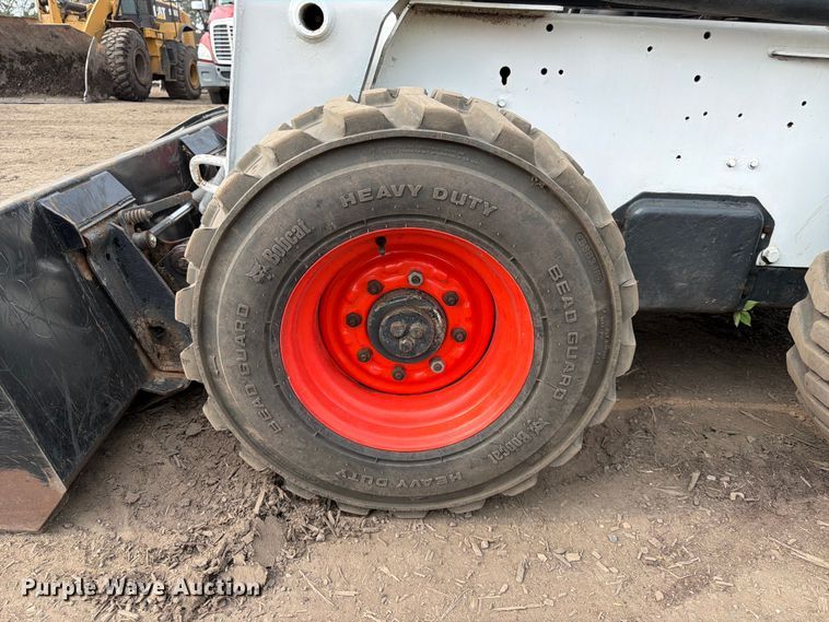 image for item FK3575 2005 Bobcat S220 skid steer loader