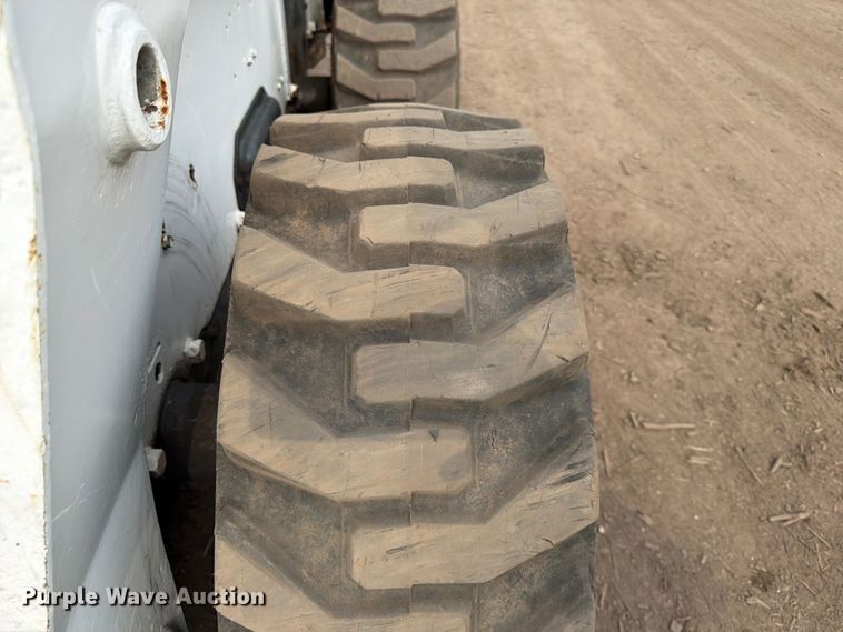image for item FK3575 2005 Bobcat S220 skid steer loader