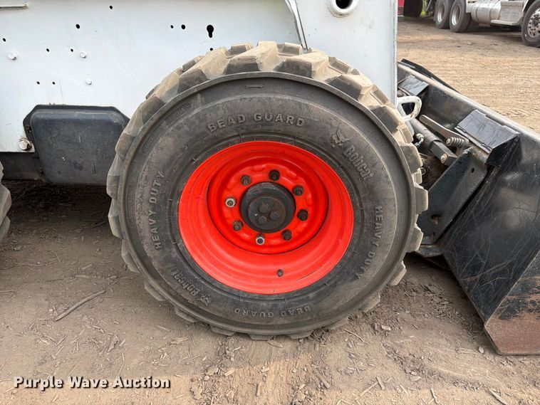 image for item FK3575 2005 Bobcat S220 skid steer loader