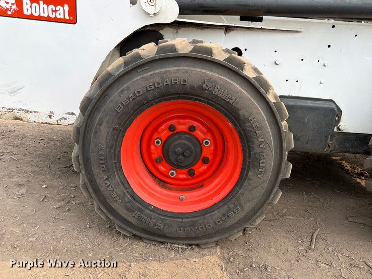 image for item FK3575 2005 Bobcat S220 skid steer loader