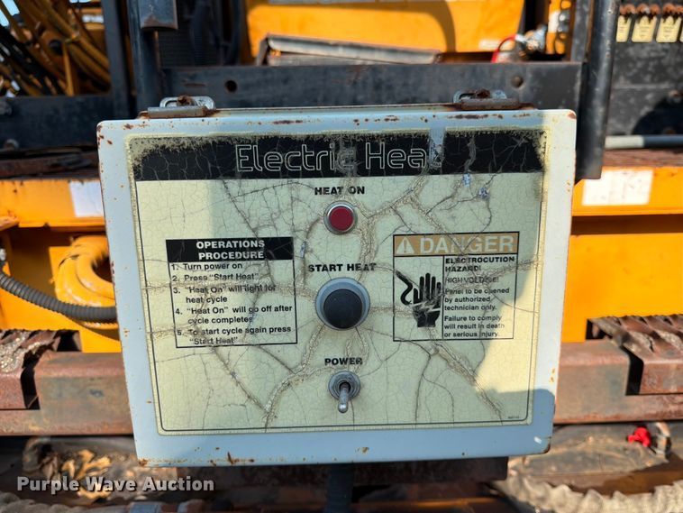 image for item FK3577 2006 LeeBoy L8500 T paver