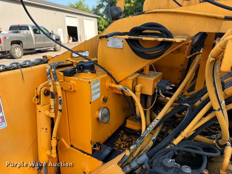 image for item FK3577 2006 LeeBoy L8500 T paver
