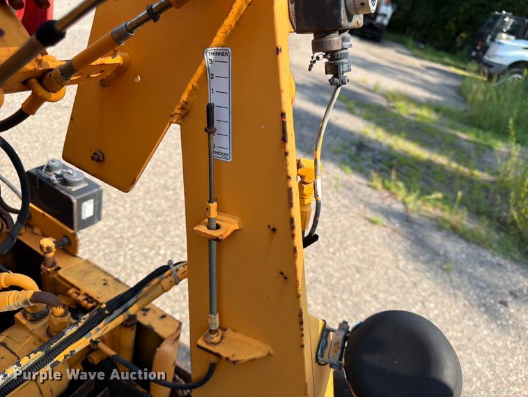 image for item FK3577 2006 LeeBoy L8500 T paver