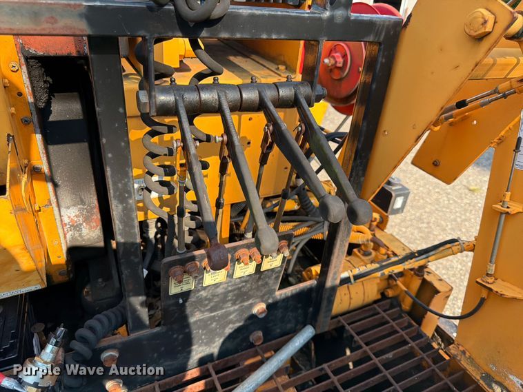 image for item FK3577 2006 LeeBoy L8500 T paver