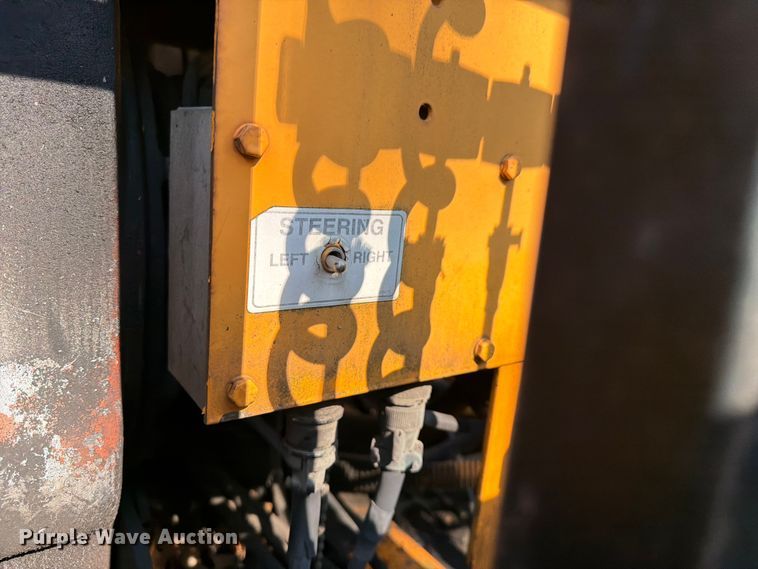 image for item FK3577 2006 LeeBoy L8500 T paver