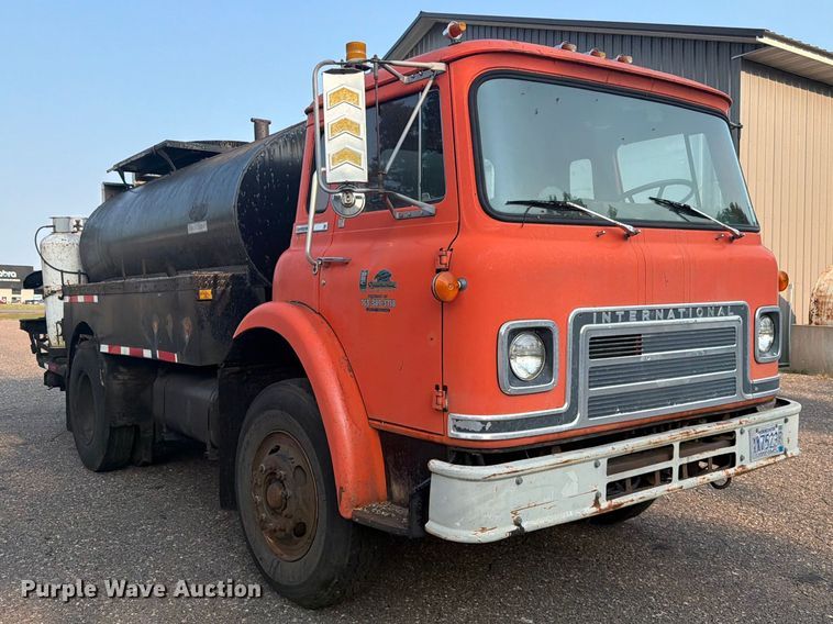 image for item FK3578 1979 International CO-1710B oil distributor truck