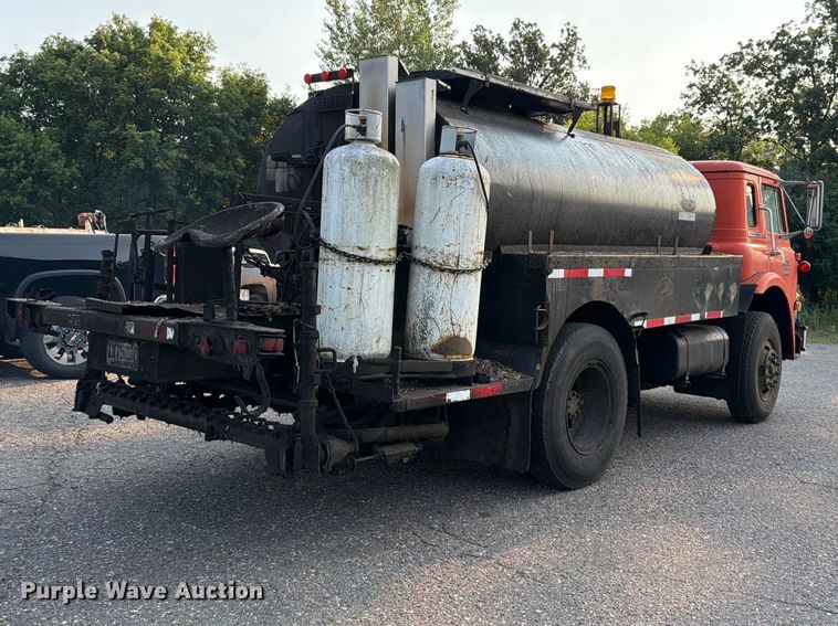 image for item FK3578 1979 International CO-1710B oil distributor truck