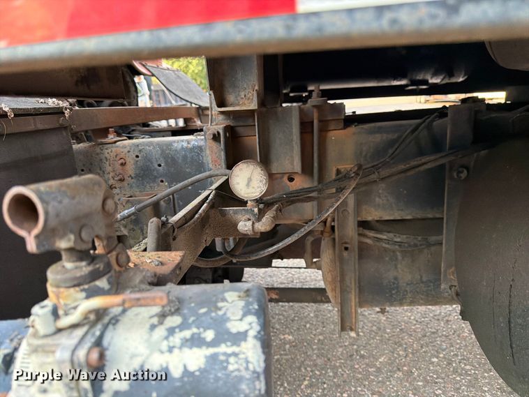 image for item FK3578 1979 International CO-1710B oil distributor truck