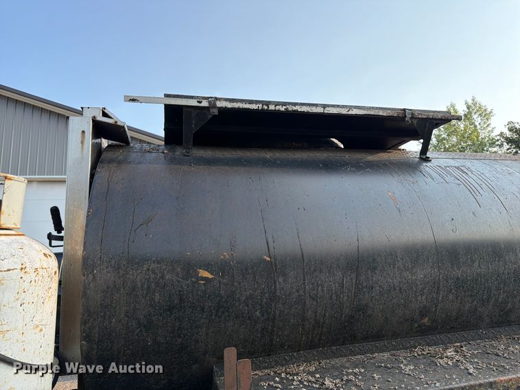 image for item FK3578 1979 International CO-1710B oil distributor truck