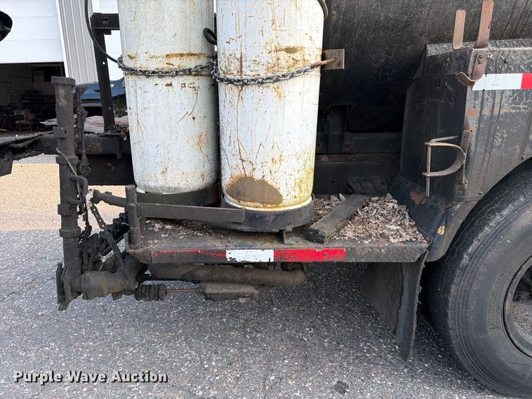 image for item FK3578 1979 International CO-1710B oil distributor truck