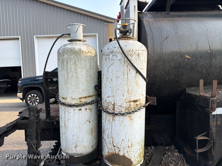 image for item FK3578 1979 International CO-1710B oil distributor truck