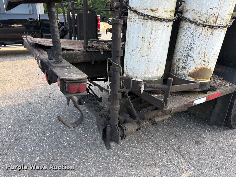 image for item FK3578 1979 International CO-1710B oil distributor truck