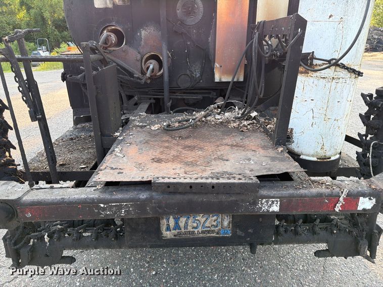 image for item FK3578 1979 International CO-1710B oil distributor truck