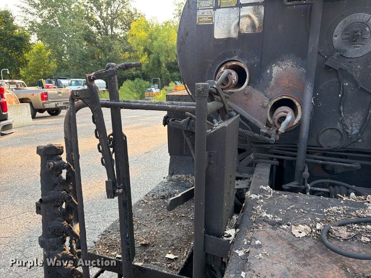 image for item FK3578 1979 International CO-1710B oil distributor truck