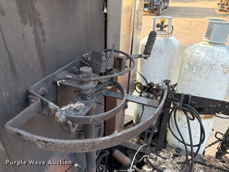 image for item FK3578 1979 International CO-1710B oil distributor truck