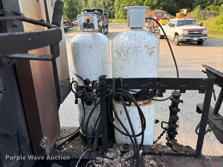 image for item FK3578 1979 International CO-1710B oil distributor truck
