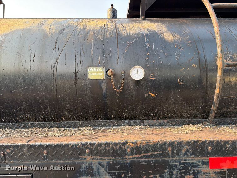 image for item FK3578 1979 International CO-1710B oil distributor truck