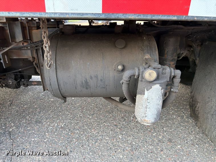 image for item FK3578 1979 International CO-1710B oil distributor truck