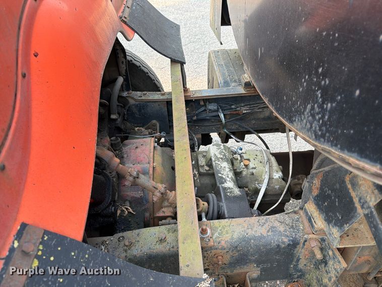 image for item FK3578 1979 International CO-1710B oil distributor truck