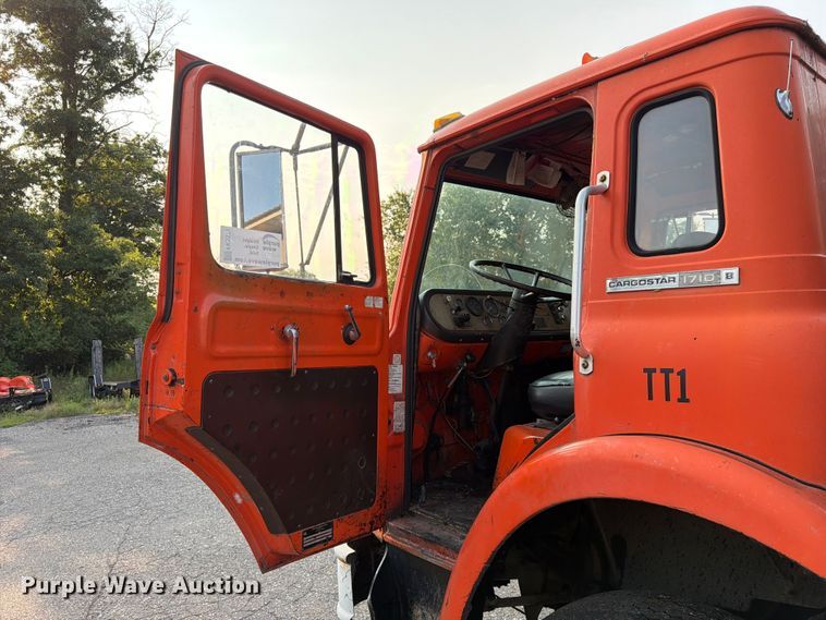 image for item FK3578 1979 International CO-1710B oil distributor truck