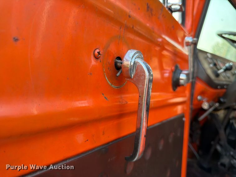 image for item FK3578 1979 International CO-1710B oil distributor truck