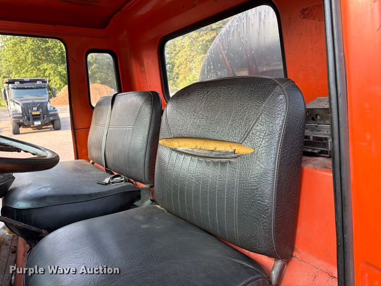 image for item FK3578 1979 International CO-1710B oil distributor truck
