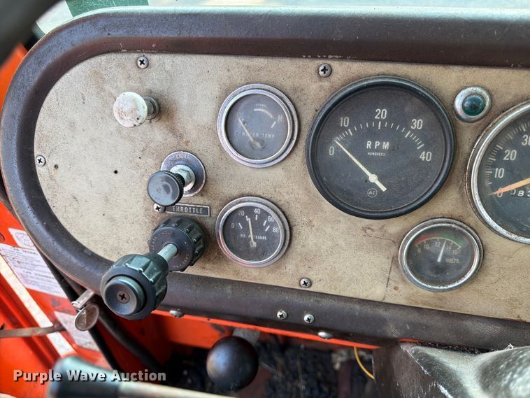 image for item FK3578 1979 International CO-1710B oil distributor truck