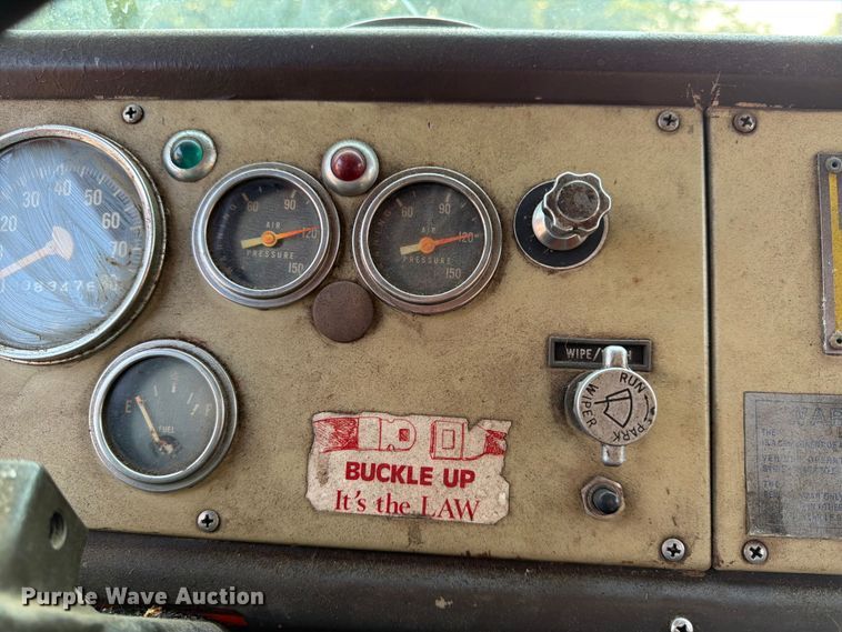 image for item FK3578 1979 International CO-1710B oil distributor truck