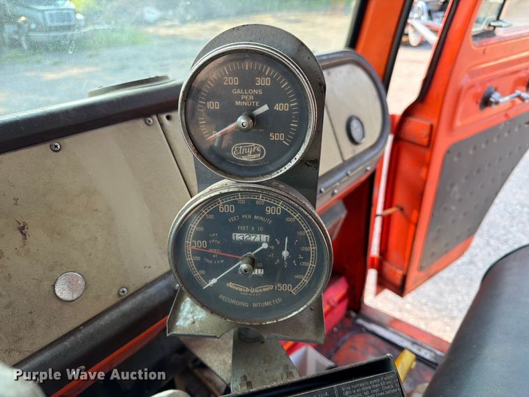 image for item FK3578 1979 International CO-1710B oil distributor truck