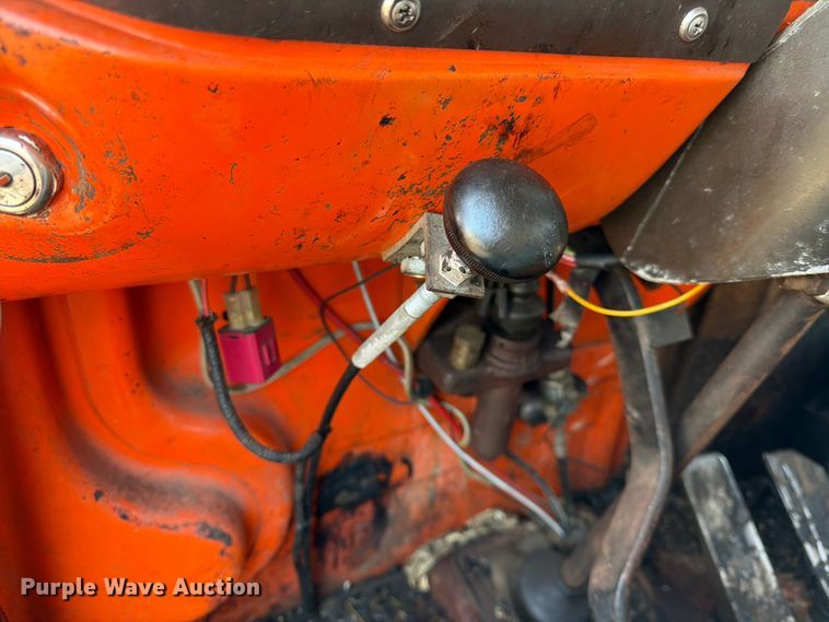 image for item FK3578 1979 International CO-1710B oil distributor truck
