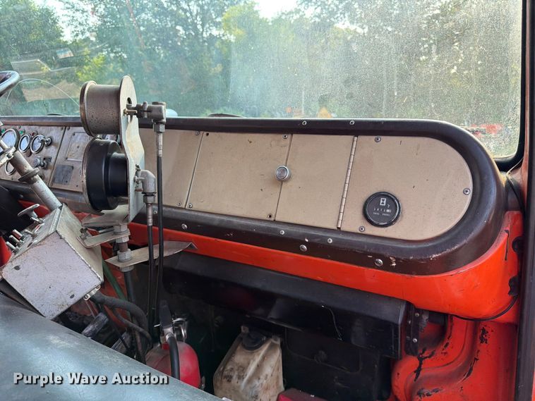 image for item FK3578 1979 International CO-1710B oil distributor truck