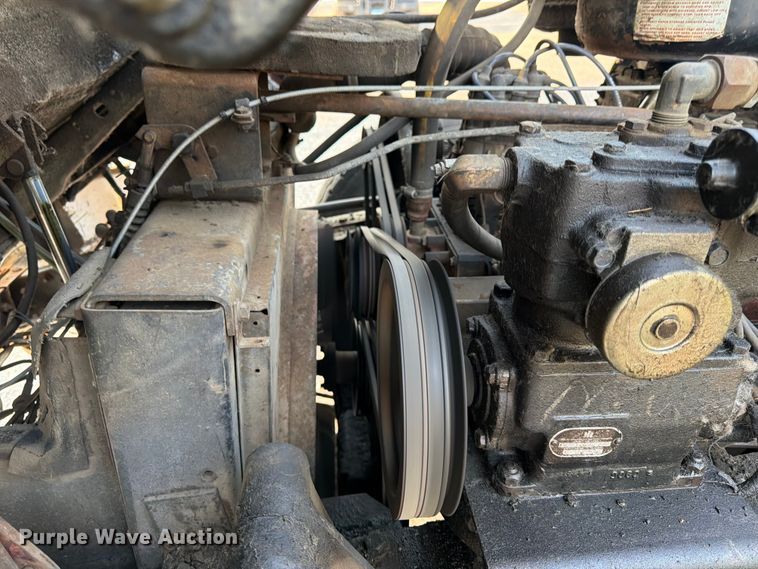 image for item FK3578 1979 International CO-1710B oil distributor truck